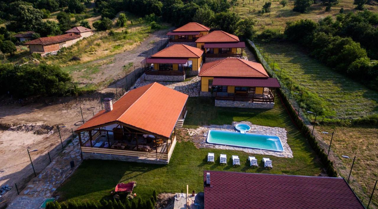 Етно Комплекс "Поп Грую Бански" Banya  Kültér fotó